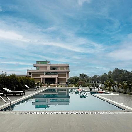 Finn'S Weaver Resort, Kāziranga エクステリア 写真