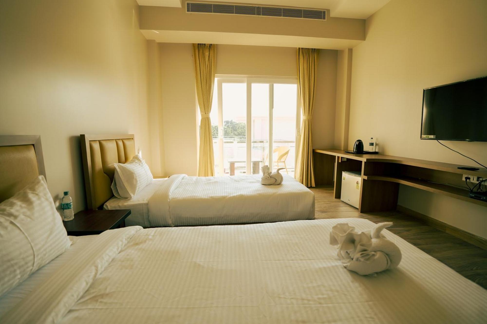 Finn'S Weaver Resort, Kāziranga エクステリア 写真