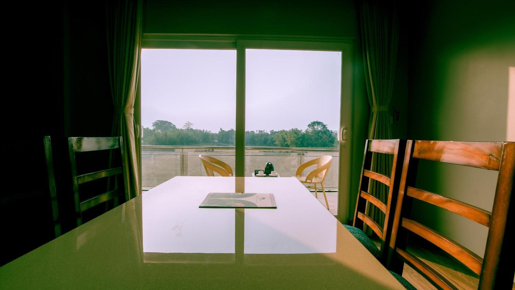 Finn'S Weaver Resort, Kāziranga エクステリア 写真
